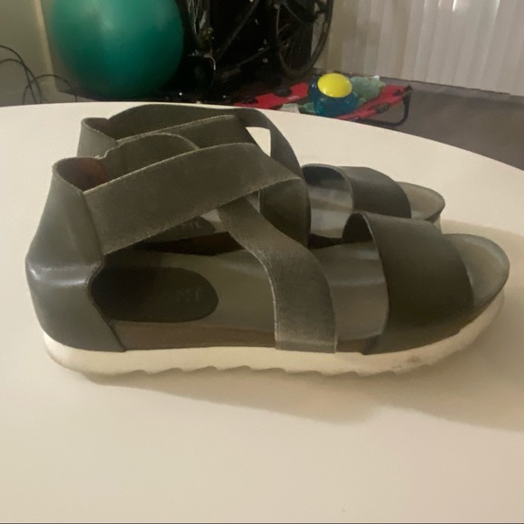 Sandals - Picture 2 of 6